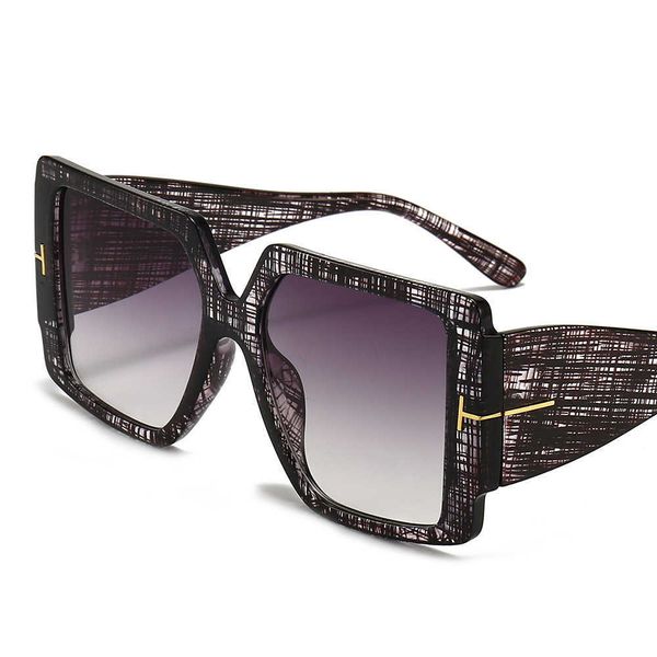 

new fashion square t-shaped glasses personality fashion street pgraphy sunglasses for men and women, White;black