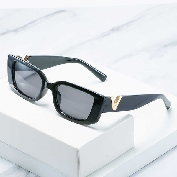 

2021 new style small square v-line street p trend sunglasses women, White;black