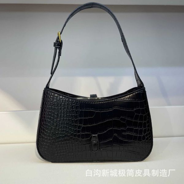 

2023 fashion hand live broadcast of female yang shulin's underarm fashionable shoulder niche high-end feeling women's medieval hob