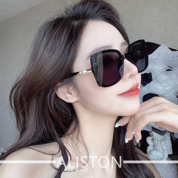 

frames new women's sunglasses korean version trendy ins network red same side pearl large box uv resistant, White;black