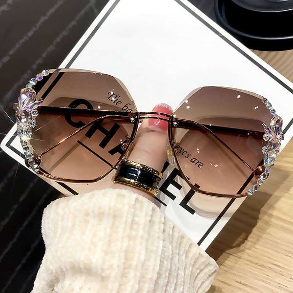 

new sunglasses frameless sunscreen anti ultraviolet diamond rimmed sunglasses personality female big face slim brand, White;black