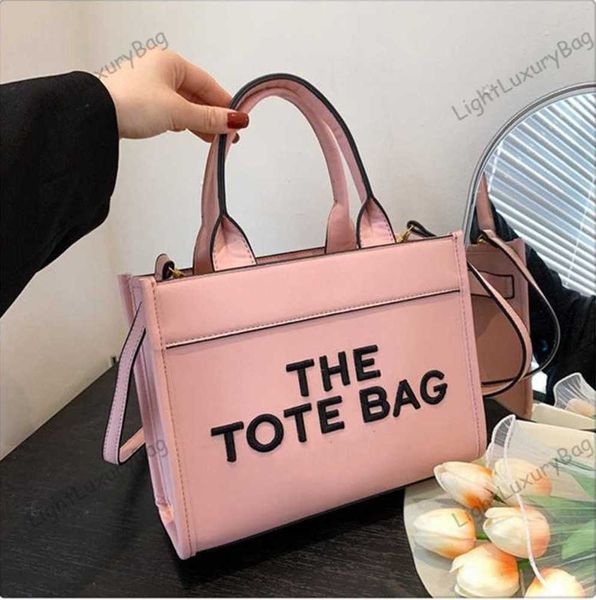 

designer straw leather patchwork tote embroidery alphabet crossbody bags fashion shoulder bag handbags luxury classic shopping purses 230419