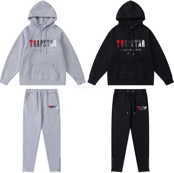 

designer clothing men's sweatshirts tracksuits hoodies trapstar red black towel embroidered plush hooded sweater close-up zipper pants5