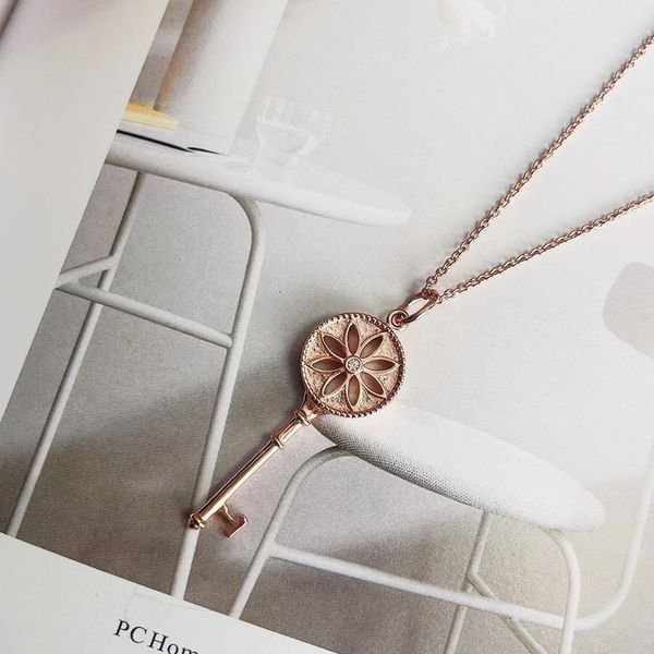 

classic fashion sliver key circle dainty initial necklaces for women teen girls mom daughter lovers 18k gold designer jewelry diamond party, Silver