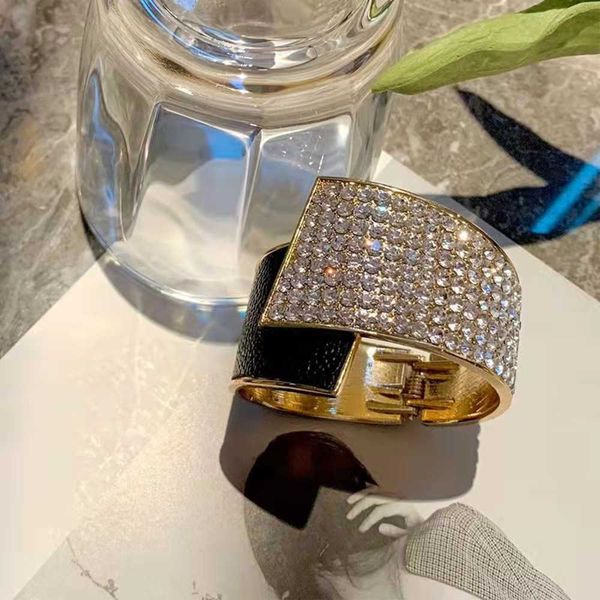 

luxury designer bracelet fashionable womens bracelet with asymmetric metal diamond design suitable for social gatherings gift giving is very, Golden;silver
