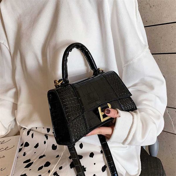 

16% off 2023 fashion women's spring and summer new trendy niche design single shoulder diagonal cross handbag hourglass bag for women