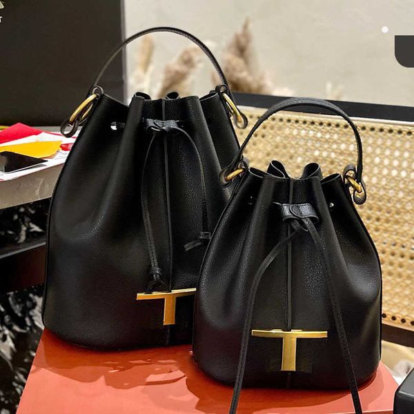 

autumn and winter new t-shaped vegetable basket handbag small design commuter one shoulder crossbody luxury bucket bag0506