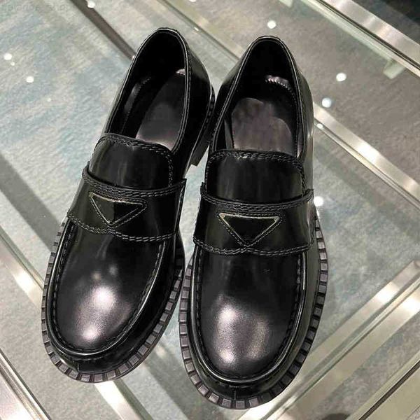 

casual shoes p carrefour women's new leisure metal buckle thick bottom patent triangle british leather shoes in summer 2022, Black