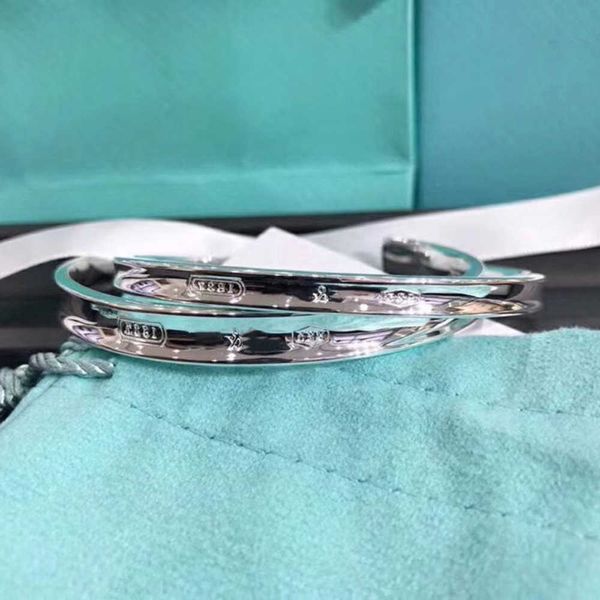 

luxurys designer charm bracelets bangles for women fashion jewelry charms jewelrys accessories fashions classic good nice, Golden;silver