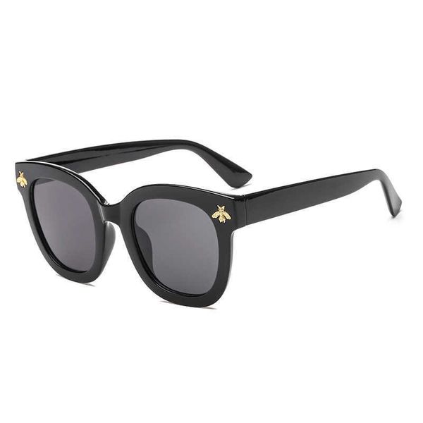 

2023 new box trend little bee sunglasses, White;black
