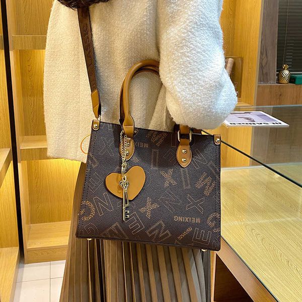 

new niche design bag fashion women's tote bag luxury elegant single shoulder cross-body small square bag massanger bag 230510