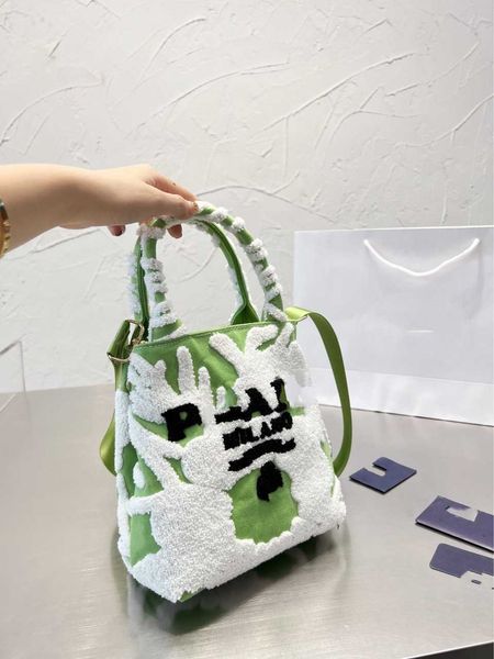 

2023 fashion handbag p wedding canvas high craft towel embroidered tote bag vertical soft handle open autumn and winter new skew back handhe