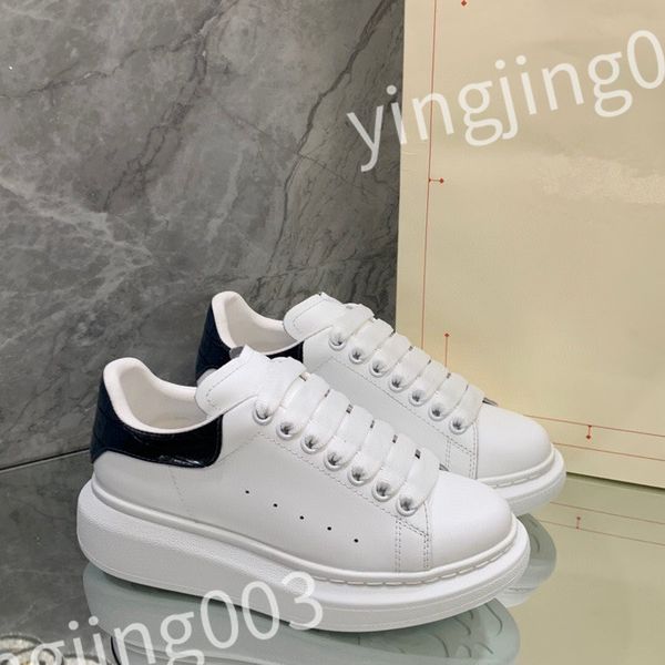 

2023 luxurys men womens fashion casual shoes loafers designer classic rubber platform leisure comfort four seasons shoes, Black