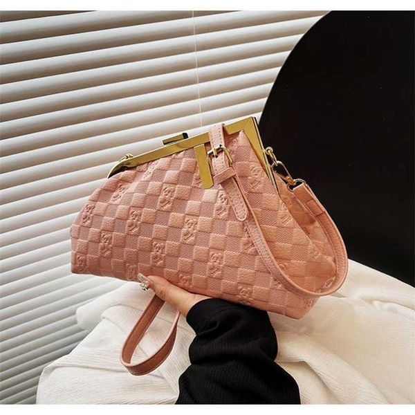 

23% 2023 fashion hand handheld unique niche design exquisite super women's light luxury high-end crossbody clip buckle shell bag