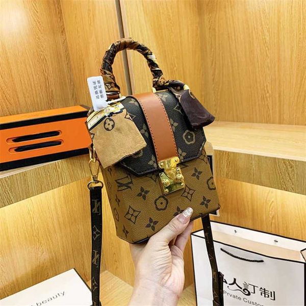 

30% off 2023 fashion handbag women's new trendy and fashionable printed crossbody mobile phone versatile one shoulder handbag small squ