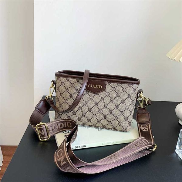 

32% off 2023 fashion hand high for women new trendy printed western-style shoulder mesh red casual crossbody fashionable small square bag