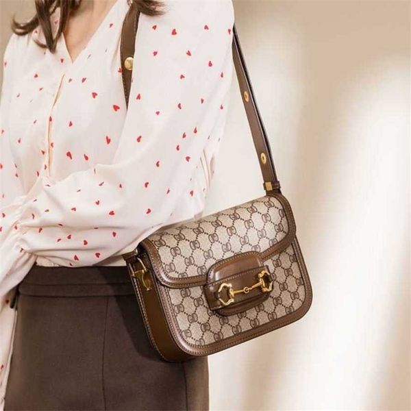 

15% off 2023 fashion handbag vintage women's pig nose bag authentic mobile phone horse title buckle xiao zhan classroom online popular