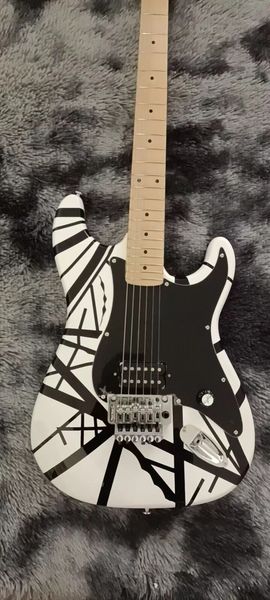 

classic electric guitar, solid wood, high-quality accessories,good sound quality