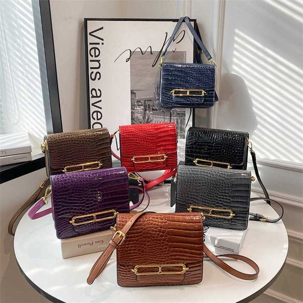

23% 2023 fashion handbag new pig nose crocodile pattern tofu flight attendant one shoulder crossbody small square bag