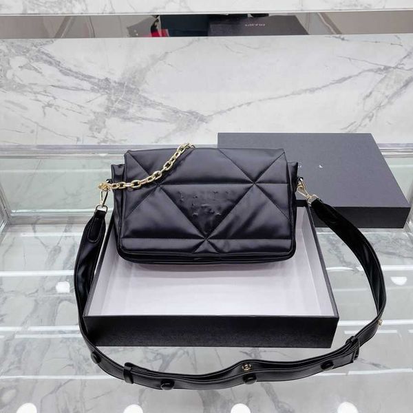 

50% off 2023 fashion handbag p married casual simple and fashionable big ling grid flip women's chain one shoulder large capacity cross