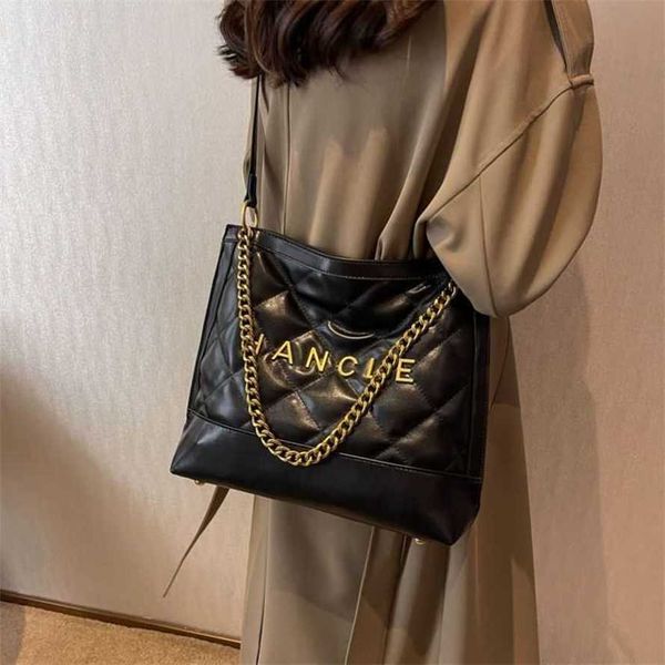 

15% off 2023 fashion hand women's niche french high appearance new upscale crossbody student versatile large capacity shoulder bag