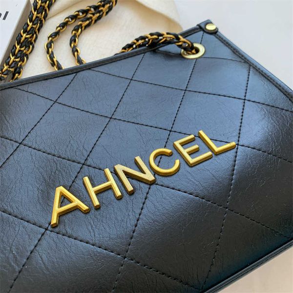 

2023 hand this year's popular letter for women in autumn and winter new women's versatile chain crossbody fashion bucket bag