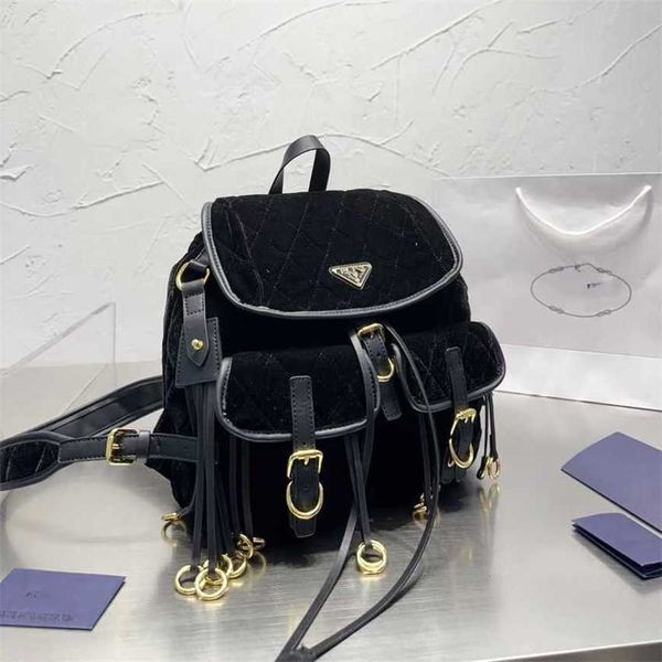 

23% 2023 fashion hand fashionable new shoulder velvet cloth simple drawstring flip backpack practical multi pocket casual commuting bag tren