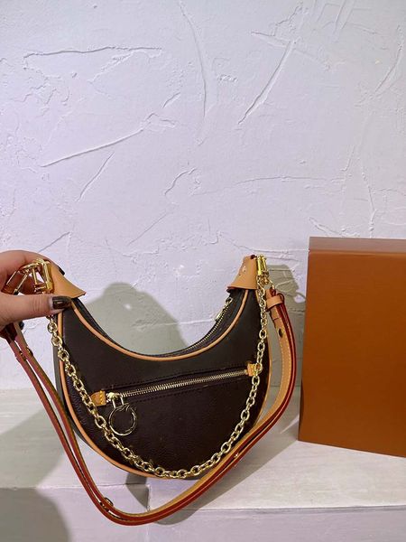 

2023 designer circular bag underarm handbag, crossbody metal chain, two shoulder straps, detachable vintage fashion handbag