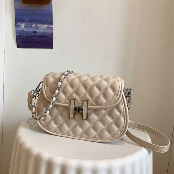 

13% off 2023 fashion handbag new shoulder lingge chain half round saddle bag embroidered thread women's foreign style versatile live br