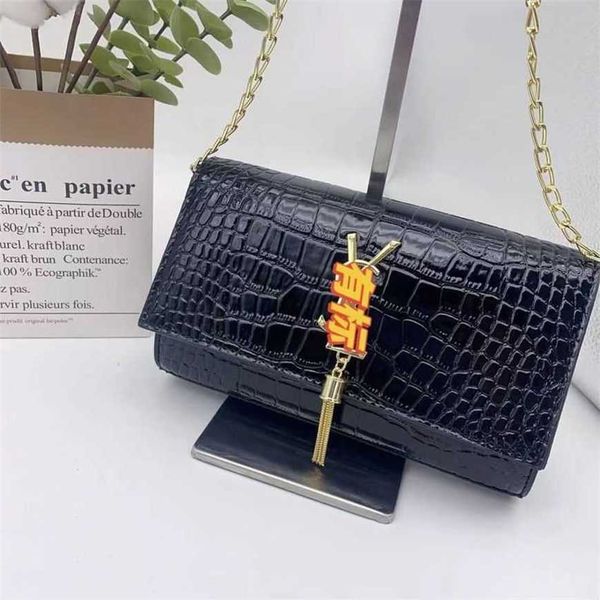 

23% 2023 fashion handbag women's new embossed tassel chain flap one shoulder crossbody postman bag crocodile pattern