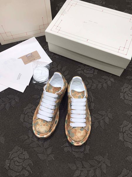 

2023 designer boots men causal shoes fashion woman leather lace up platform sole sneakers men 0426, Black