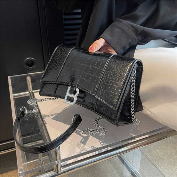 

17% off 2023 fashion hand hourglass women's shoulder silver chain crossbody bag high-end and versatile new internet celebrity style