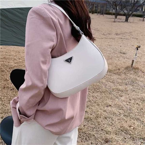 

32% 2023 fashion this year's hand for women popular on the internet in new fashion trend underarm niche design versatile portable shoul