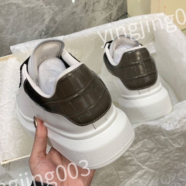 

2023 new luxurys men womens fashion casual shoes loafers designer classic rubber platform leisure comfort four seasons shoes, Black