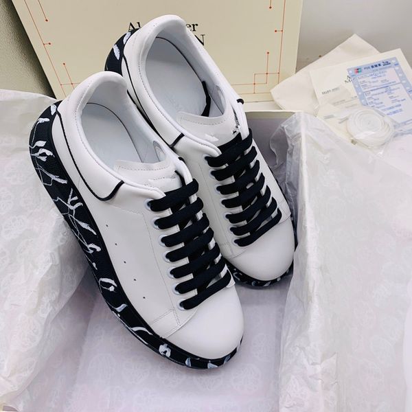 

2023 luxury man shoes fashion genuine leather woman sneakers lace up flat sneaker designer 0426, Black