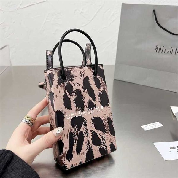 

23% 2023 handbag new single shoulder autumn portable versatile fashion mini crossbody mobile women's bag