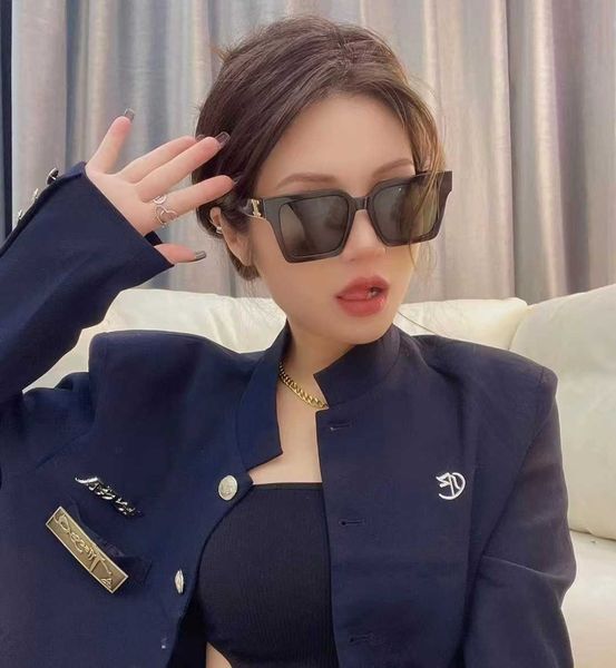 

sunglasses female trendy punk style box p same sunglasses, White;black