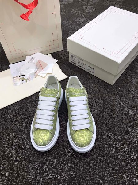 

2023 new designer mens causal shoes fashion woman leather lace up platform sole sneakers white mens womens 0426, Black