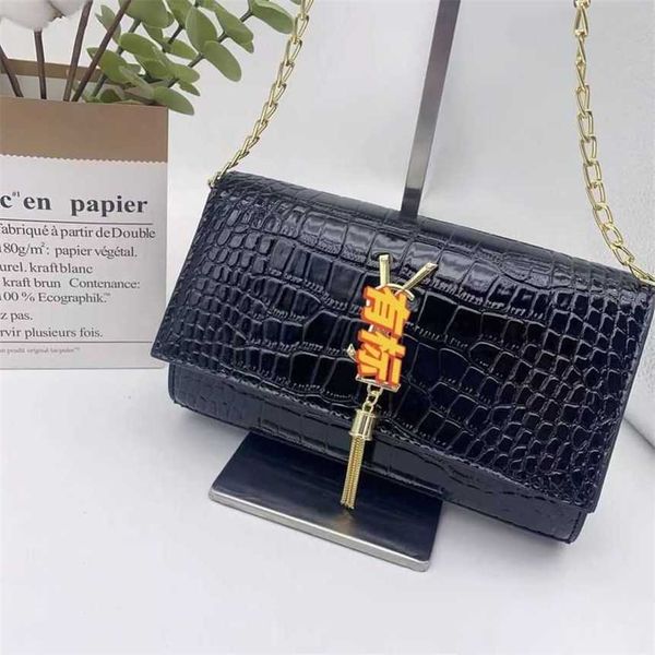 

32% 2023 fashion handbag women's new embossed tassel chain flap one shoulder crossbody postman bag crocodile pattern