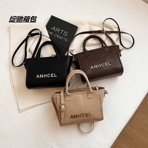 

23% off 2023 fashion handbag xinchi new women's lingge embroidered thread diagonal straddle classic letter single shoulder bag small st
