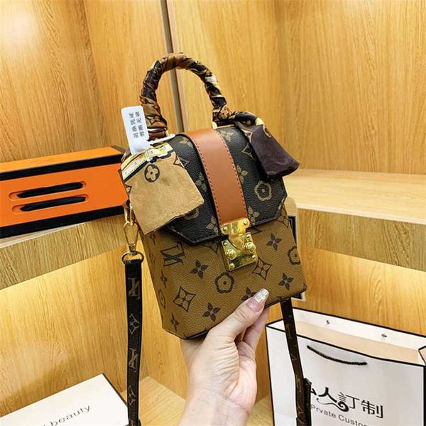 

15% off 2023 fashion handbag women's new trendy and fashionable printed crossbody mobile phone versatile one shoulder handbag small squ