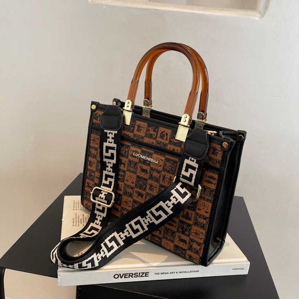 

50% off 2023 handbag baobao women's new fashion autumn handheld tote printed letter wide strap single shoulder crossbody bag