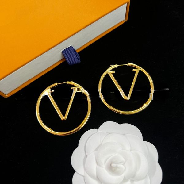 

2023 copper earrings 18k gold plated fashion jewelry luxury famous brand silver gold v letter studs earrings wedding day for women, Golden;silver