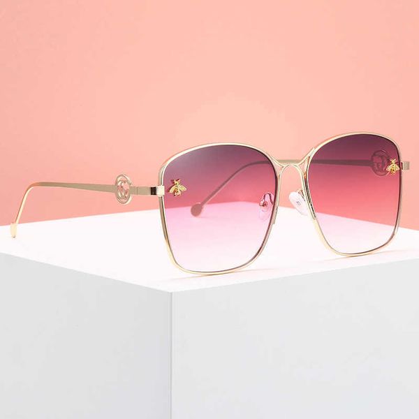 

2021 new box fashion personality women's trend bee sunglasses, White;black