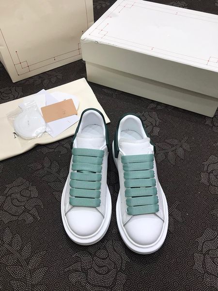 

2023 new r woman shoe leather lace up men fashion platform sneakers white black mens womens casual shoes 0426