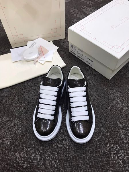 

new luxury designer woman's shoe leather lace up men fashion platform sneakers white black mens womens casual shoes 0426