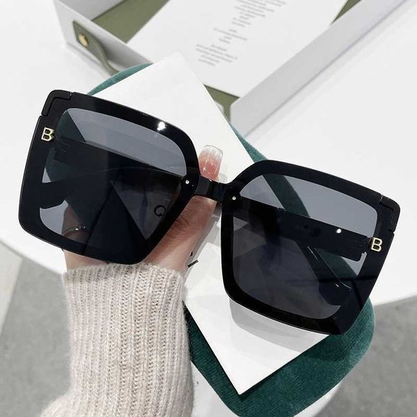 

2023 new versatile temperament simplicity women's uv protection ultra light ins wind sunglasses, White;black