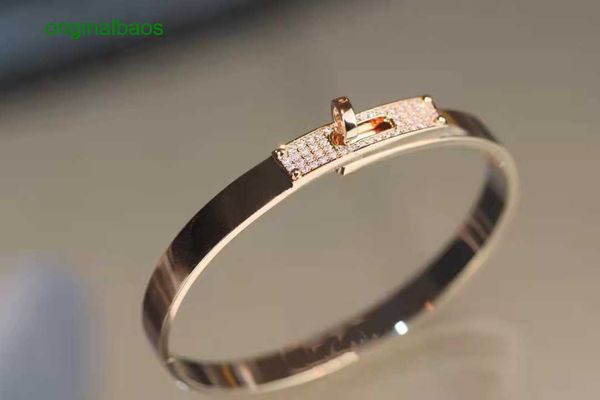 

original hemrres designer bracelet v twistable half two color belt buckle gold plated high carbon diamond bracelet, Black