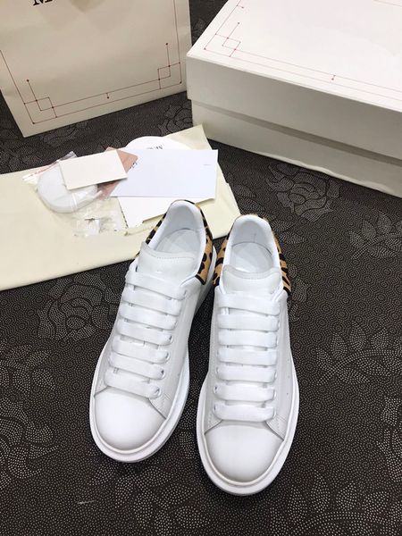 

2023 new luxury designer women's sports shoes genuine leather casual shoes men's sports shoes black white lacing four seasons shoe