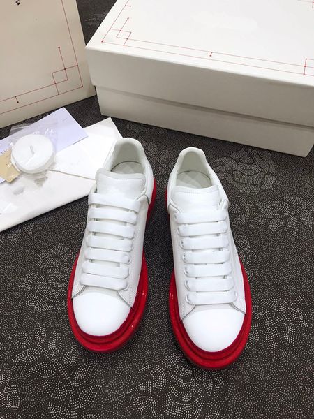 

2023 women luxury shoes reflective sneakers designer trainers genuine leather fabric runner winter 0426, Black